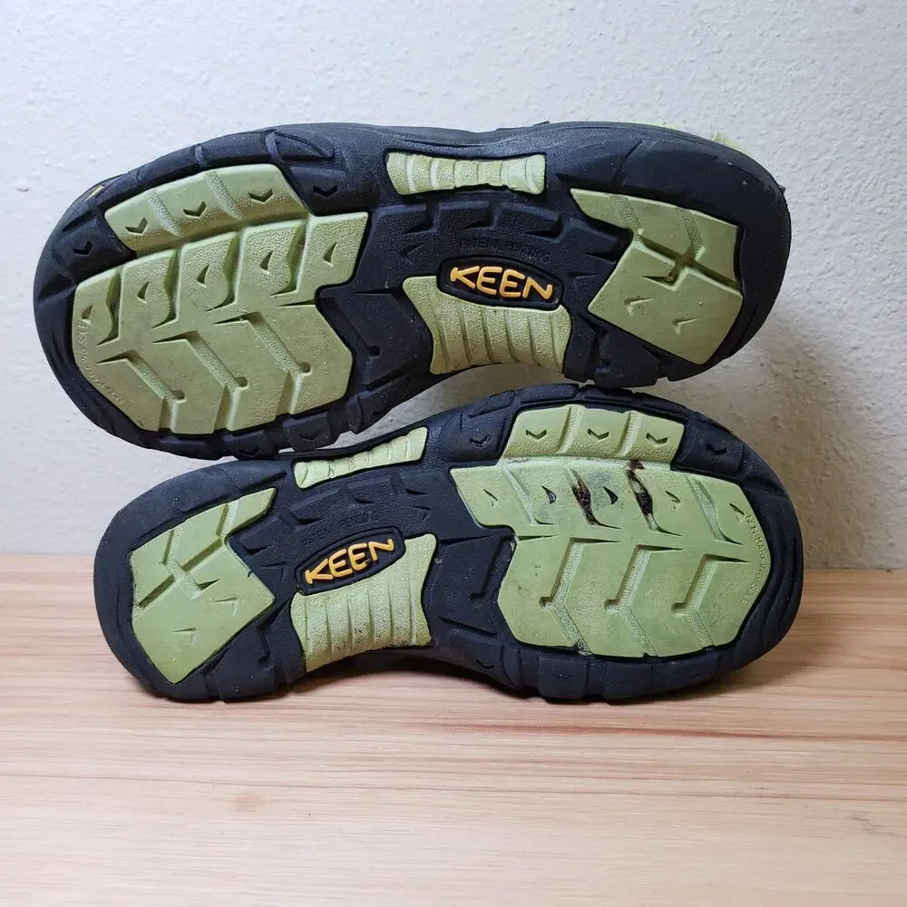Keen Kids Size‎ 4 Water Shoes Hiking Sandal Light Green Outdoor Camping Gorpcore